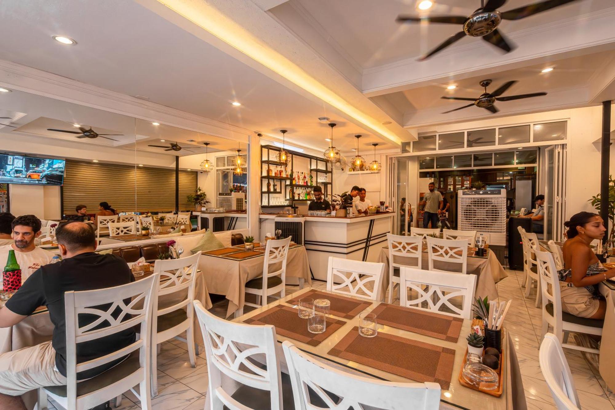 Patong Social Hotel & Restaurant Exterior photo