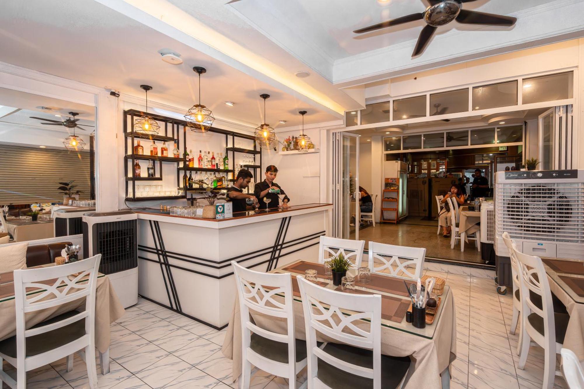 Patong Social Hotel & Restaurant Exterior photo
