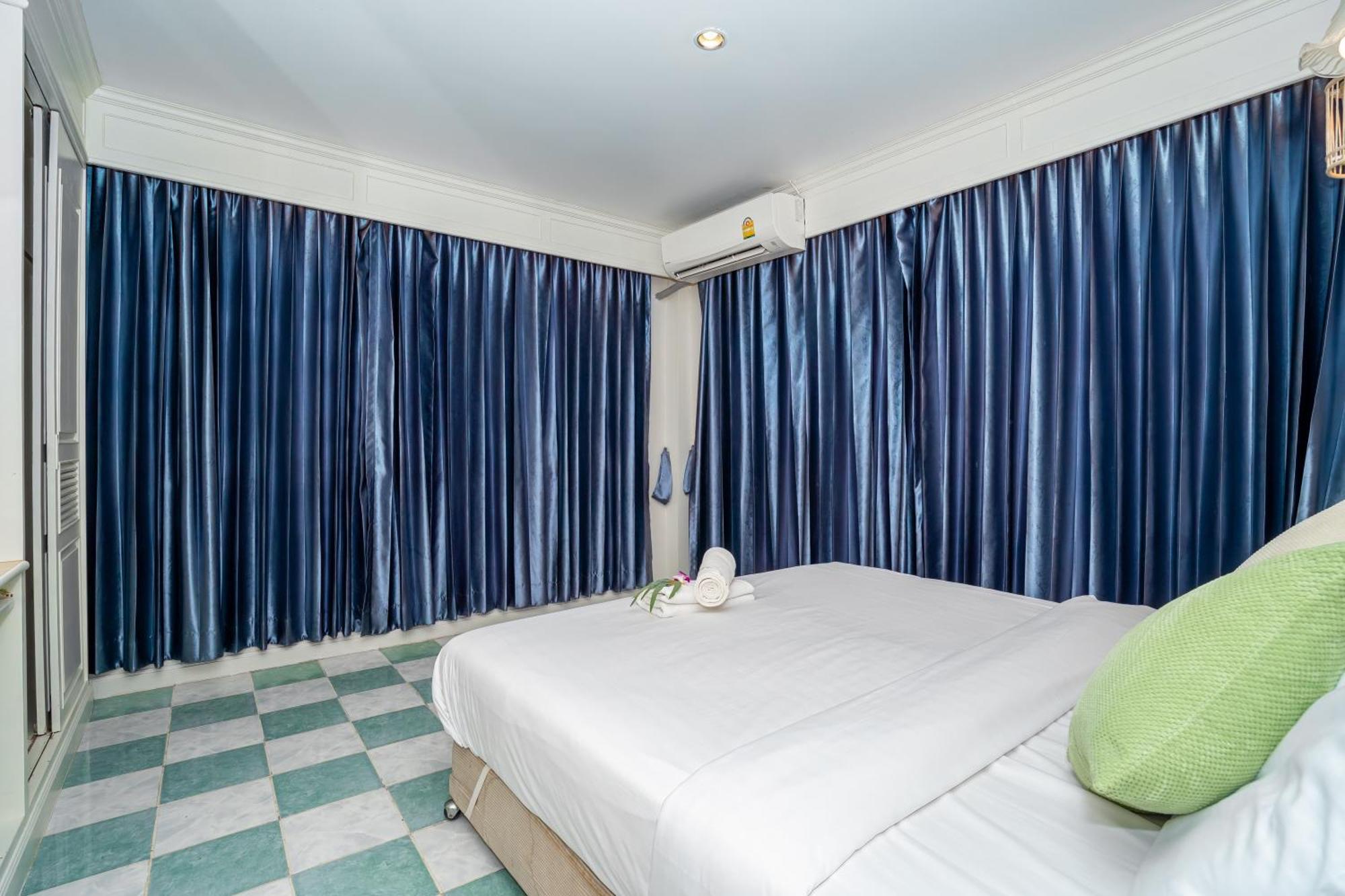 Patong Social Hotel & Restaurant Exterior photo